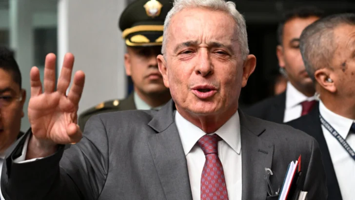 Colombia: la Justicia ordena libertad a expresidente Uribe mientras apela condena