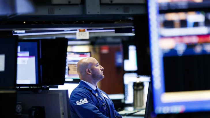 Wall Street cierra mixto casi estable con la mira en política monetaria de EEUU