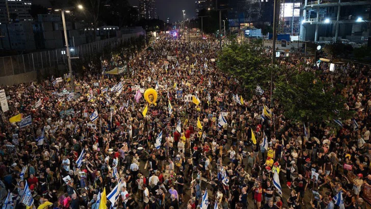 'Nos negamos a seguir sirviendo en esta guerra política de Netanyahu': miles de personas protestan en Israel por el plan de ocupación de la ciudad de Gaza
