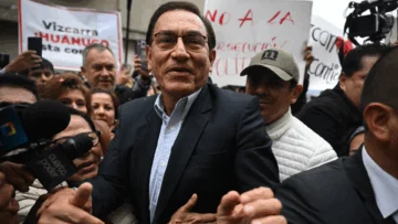 Un juez en Perú ordena la detención preventiva del expresidente Martín Vizcarra