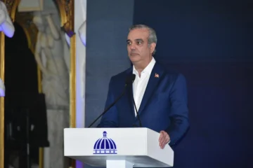 Abinader recomienda a Danilo buscar “estadísticas reales” antes de criticar