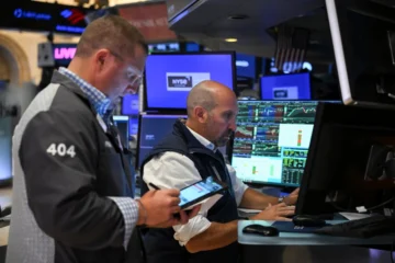 Wall Street cierra con tendencia mixta tras nuevas tasas de EEUU