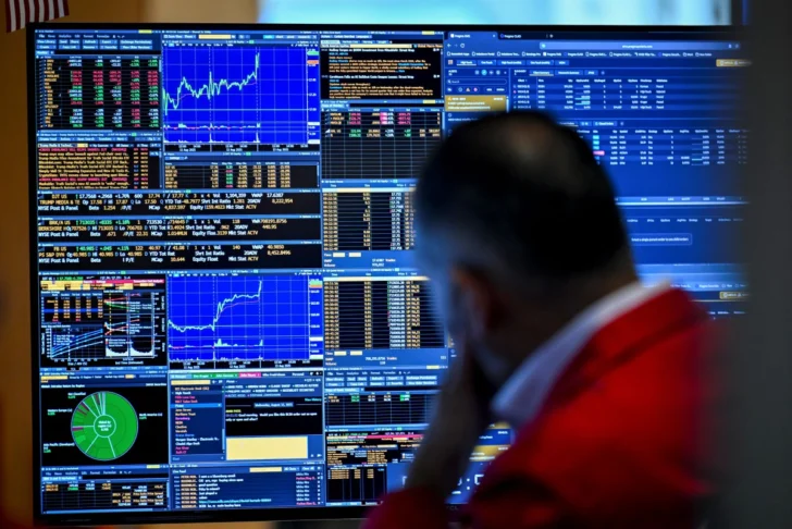 Wall Street cierra mixto tras nuevos datos de inflación más pesimistas