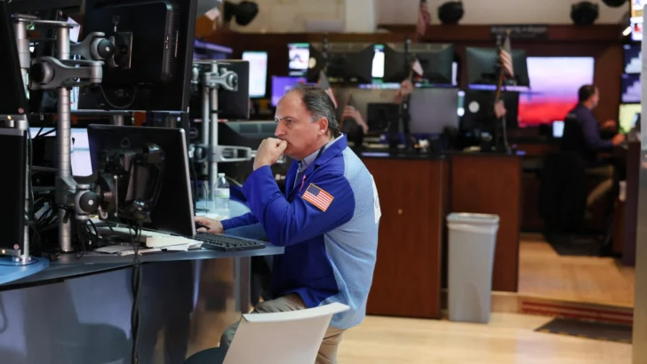 Wall Street cierra en terreno mixto