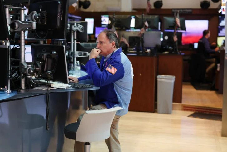 Wall Street cierra en terreno mixto