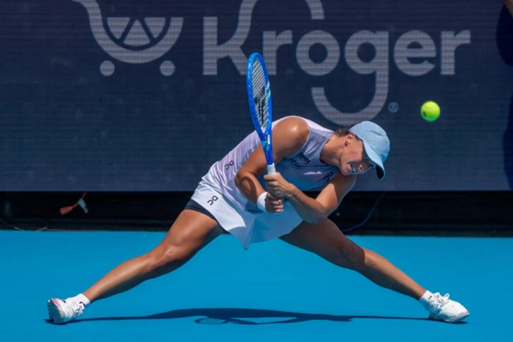  Iga Swiatek durante su partido de semifinales del Abierto de Cincinnati en Mason, Ohio, el 17 de agosto de 2025. (Foto de Jason Whitman/NurPhoto) (Foto de Jason Whitman/NurPhoto/NurPhoto vía AFP)