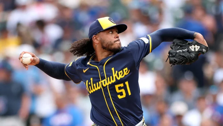 Freddy Peralta somete a Chicago y Milwaukee vuelve a encenderse en Grandes Ligas Freddy Peralta somete a Chicago y Milwaukee vuelve a encenderse en Grandes Ligas