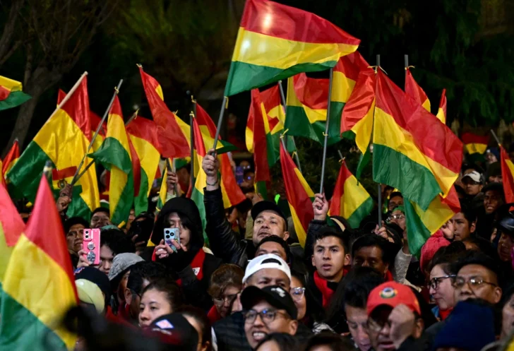 Datos preliminares al 92 % confirman inédita segunda vuelta entre Paz y Quiroga en Bolivia