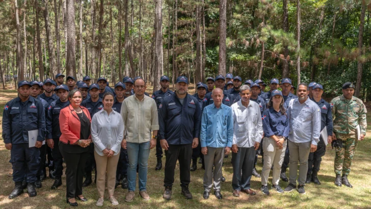 Medio Ambiente y Centro Cuesta impulsan conservación del Pico Duarte