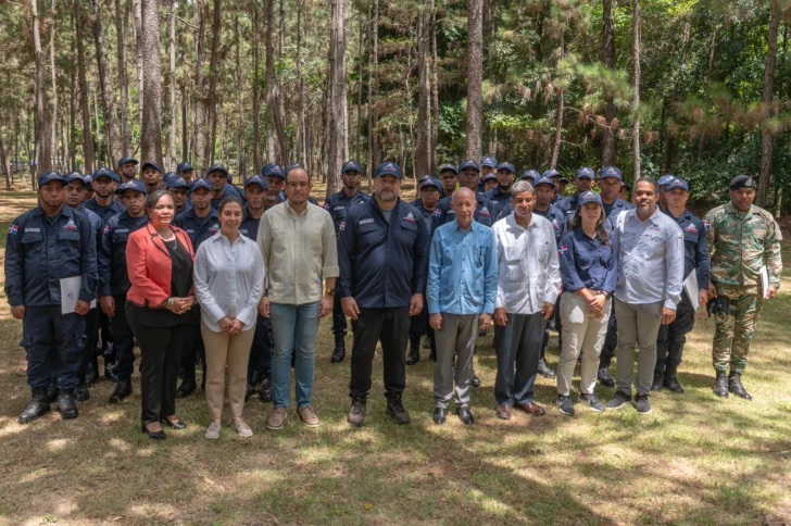Medio Ambiente y Centro Cuesta impulsan conservación del Pico Duarte