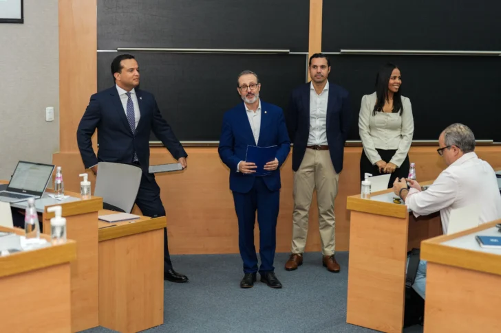  Desde la izquierda, los señores Miguel Pimentel, Esteban Martínez - Murga, José<br />Arias y Leslie Calzado.