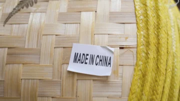 Trump impone sus nuevos aranceles mientras busca combatir la evasión china