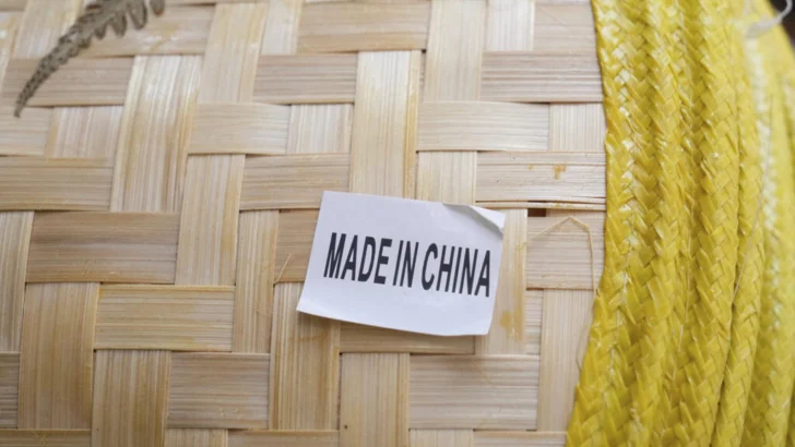 Trump impone sus nuevos aranceles mientras busca combatir la evasión china