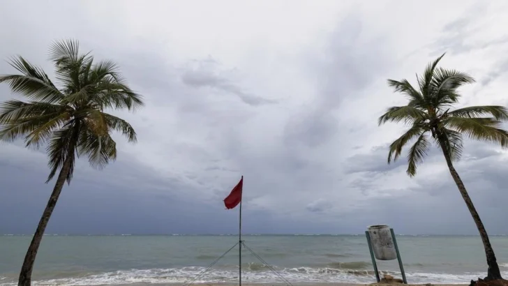 El huracán Erin azota el Caribe y amenaza de forma dramática la costa este de EE. UU.