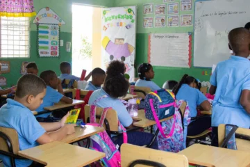 Asistencia mixta en primer día de clases en Santo Domingo