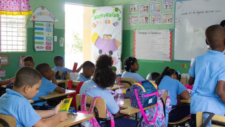 Asistencia mixta en primer día de clases en Santo Domingo