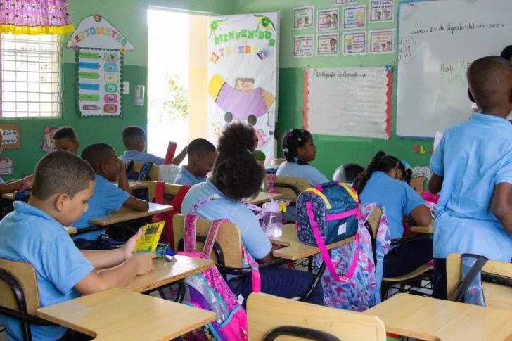 Asistencia mixta en primer día de clases en Santo Domingo
