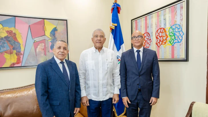 Andrés Bautista juramenta a Félix Reyna como director de la Diecom