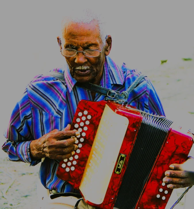  Belí, acordeonista simbolo de Cabral, Barahona.