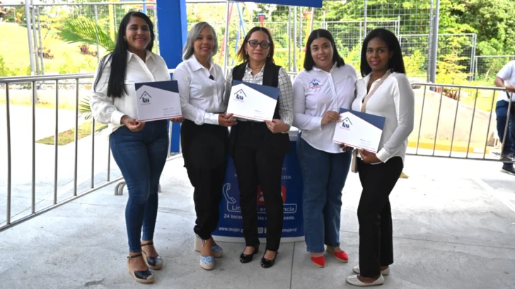 Ministerio de la Mujer entrega RD$ 1, 106,000.00 en Bono Mujer