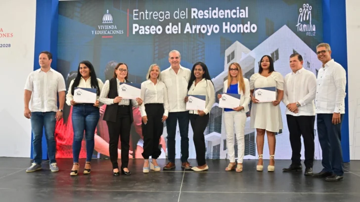 Ministerio de la Mujer entrega RD$ 1, 106,000.00 en Bono Mujer