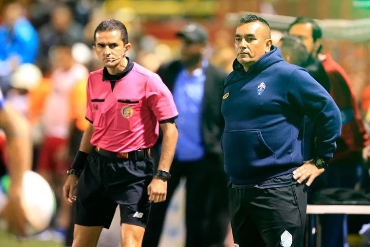 Multa por criticar arbitraje viola la libertad de expresión