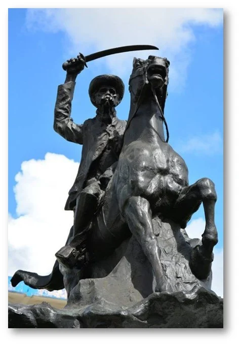  El Generalísimo Máximo Gómez en República Dominicana estuvo del lado del bando español y en Cuba encabezó la fila del proyecto independentista.