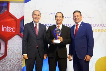 INTEC recibe el galardón a la Innovación Académica en premiación, de Proindustria INTEC recibe el galardón a la Innovación Académica en premiación, de Proindustria