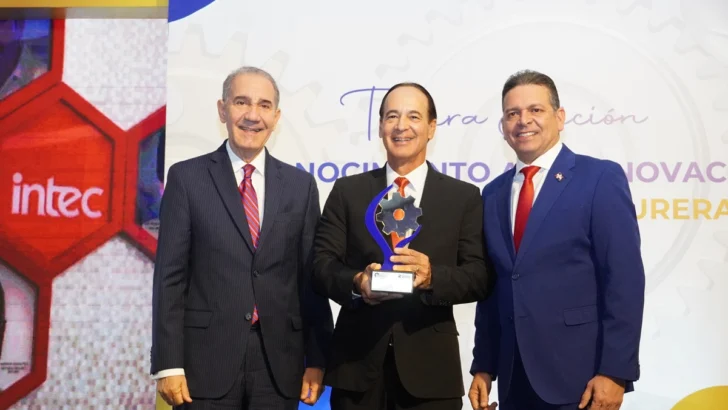 INTEC recibe el galardón a la Innovación Académica en premiación, de Proindustria