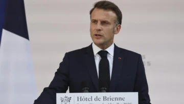 Macron exige 'mayor firmeza' con Argel y suspender exención de visados diplomáticos
