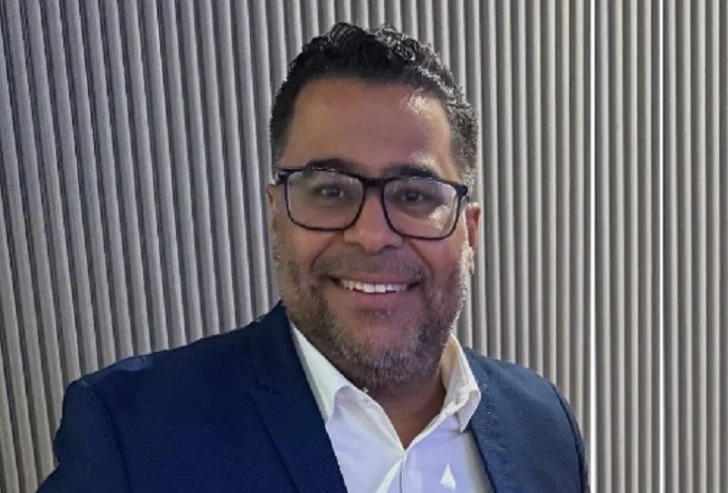 Exsenador-feliz-728x493