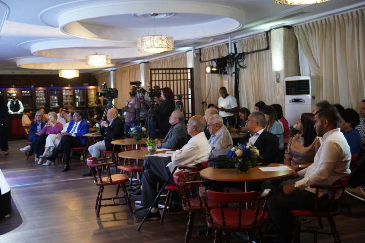 XXVII Feria Internacional del Libro Santo Domingo rendirá homenaje a Frank Moya Pons; literatura infantil será tema central XXVII Feria Internacional del Libro Santo Domingo rendirá homenaje a Frank Moya Pons; literatura infantil será tema central
