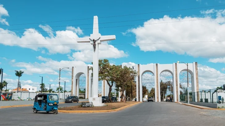 Inician construcción de verja perimetral en cementerio Cristo Redentor