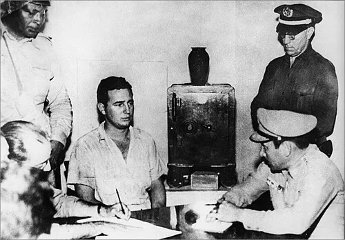 Fidel Castro arrestado tras asalto al Moncada.
