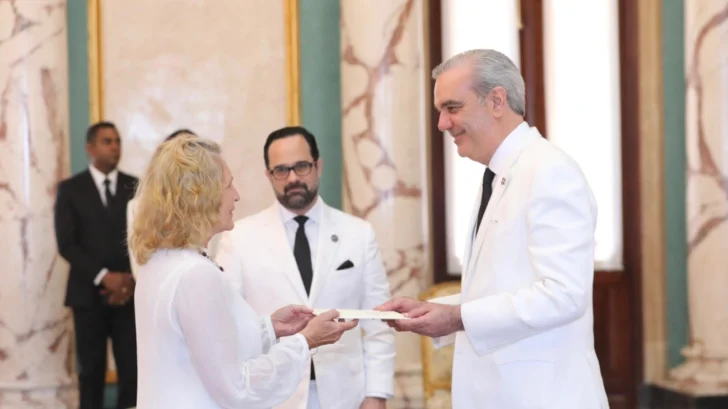 Abinader recibe cartas credenciales de siete nuevos embajadores en el país