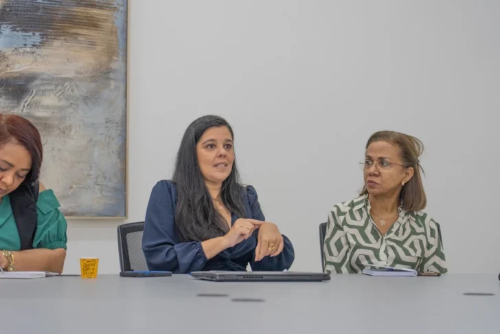 Gobierno discute apoyo a colegios privados en implementación de transporte escolar Gobierno discute apoyo a colegios privados en implementación de transporte escolar