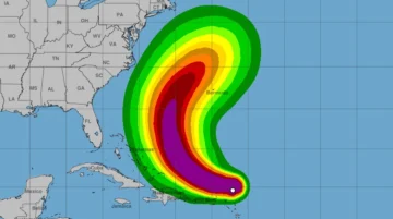 Erin se convierte en 'catastrófico' huracán categoría 5