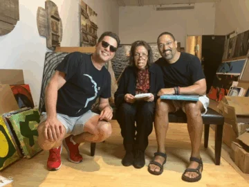  El director del documental Mapping the Layers: Julio Valdez, Héctor Ulises Montás, junto a June Kelly, directora de la June Kelly Gallery en SoHo, y el artista Julio Valdez.
