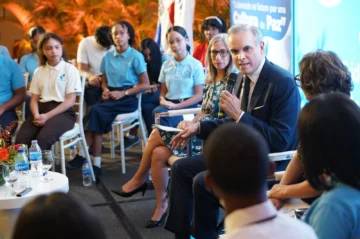 Luis Miguel De Camps promueve liderazgo juvenil y cultura de paz en congreso estudiantil