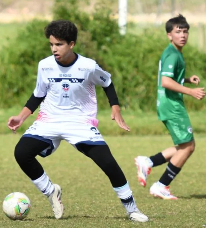Fabrizio Sergio: joven promesa dominico-italiana brilla en el fútbol colombiano
