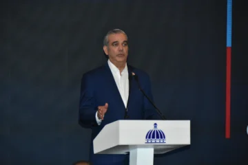 Abinader defiende gestión hospitalaria ante señalamientos del PLD