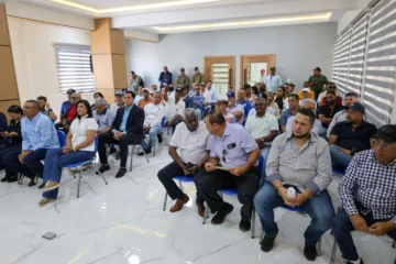 Productores de Constanza solicitan a Migración autorización para emplear mano de obra indocumentada