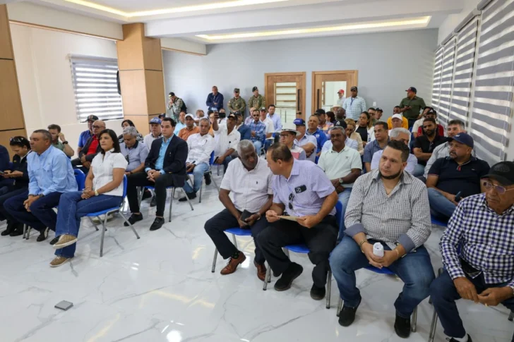 Productores de Constanza solicitan a Migración autorización para emplear mano de obra indocumentada