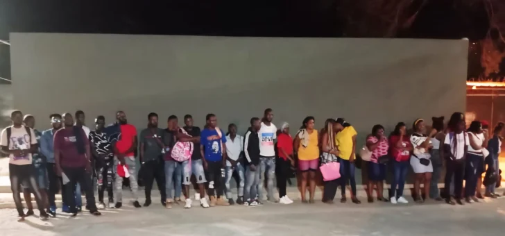 El Ejército detuvo y entregó a Migración a 78 haitianos indocumentados en Montecristi, Santiago Rodríguez y Valverde