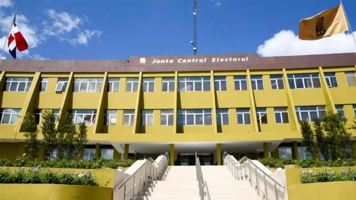 La JCE adjudica a EMDOC suplir materiales, equipos y servicios para renovación de la cédula