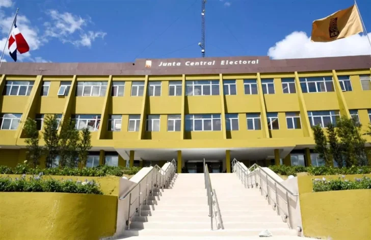 La JCE adjudica a EMDOC suplir materiales, equipos y servicios para renovación de la cédula