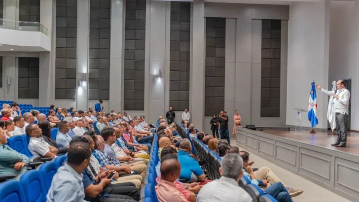 Inabie acuerda con los suplidores acelerar la entrega de la utilería escolar