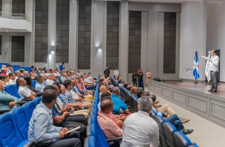 Inabie acuerda con los suplidores acelerar la entrega de la utilería escolar
