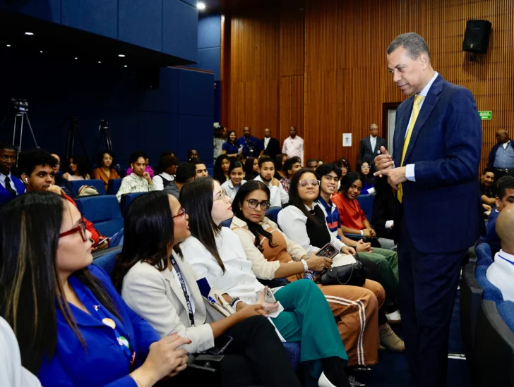Indotel lanza 'Juventud Conectada' para fortalecer conectividad y formación STEM