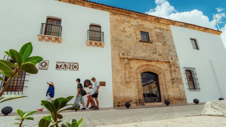 Ministro de Cultura y José Mármol dialogan sobre el poder de las buenas palabras en Centro Cultural Taíno Casa del Cordón Ministro de Cultura y José Mármol dialogan sobre el poder de las buenas palabras en Centro Cultural Taíno Casa del Cordón